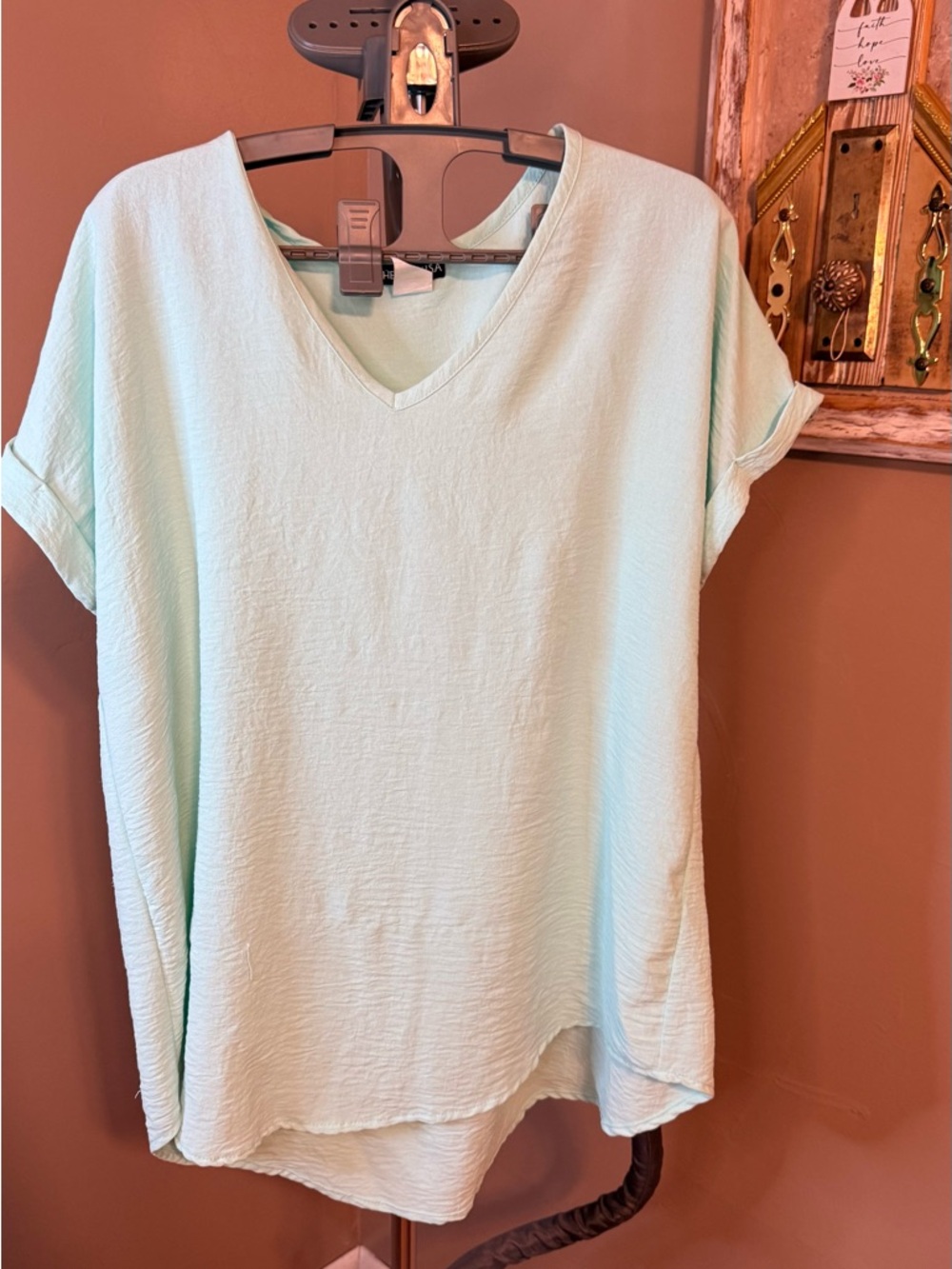 Heimish Light Mint V-Neck Tunic Top
Size Large